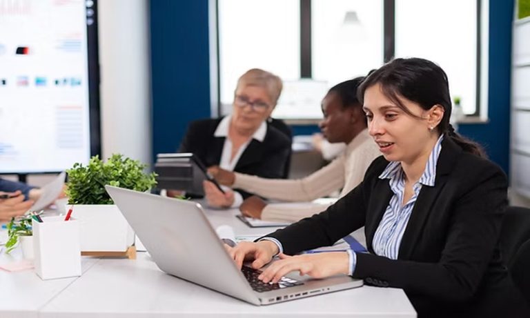 Simplifying Workforce Operations Through Smarter Employee Support and Reliable Business Systems